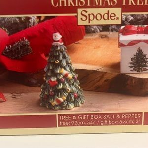 Spode salt and pepper